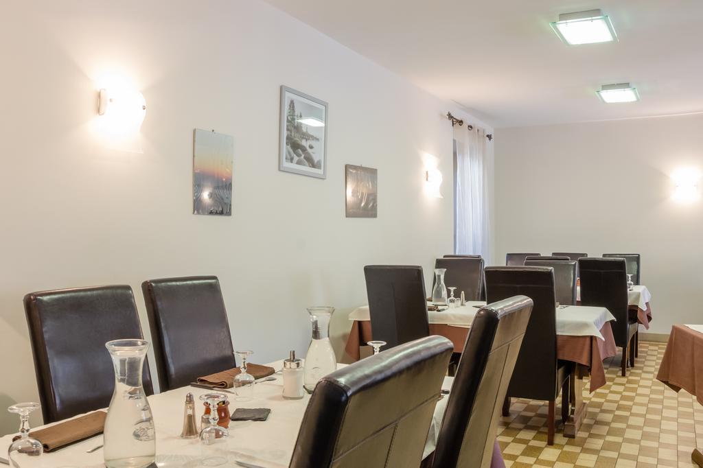 Logis Hotel Restaurant De La Dore Vertolaye Ngoại thất bức ảnh