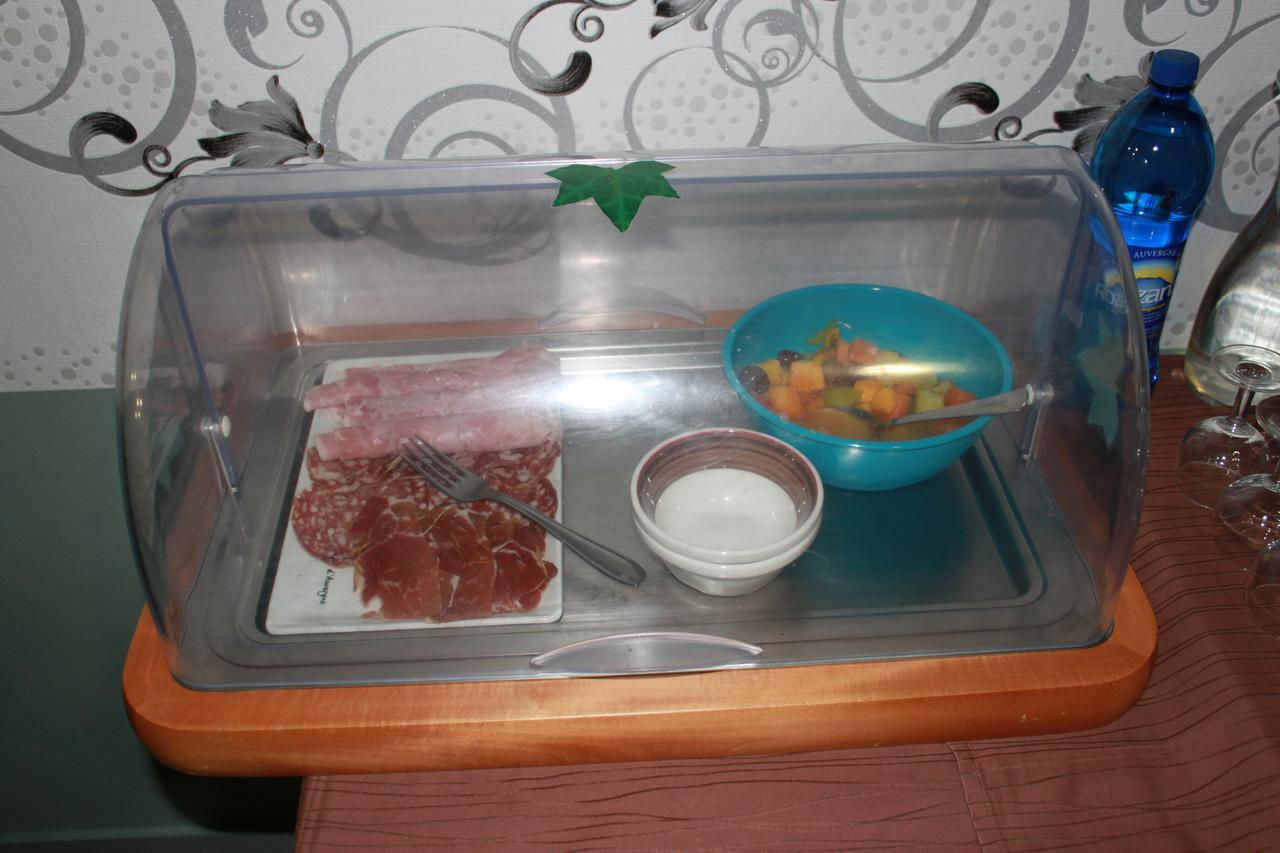 Logis Hotel Restaurant De La Dore Vertolaye Ngoại thất bức ảnh